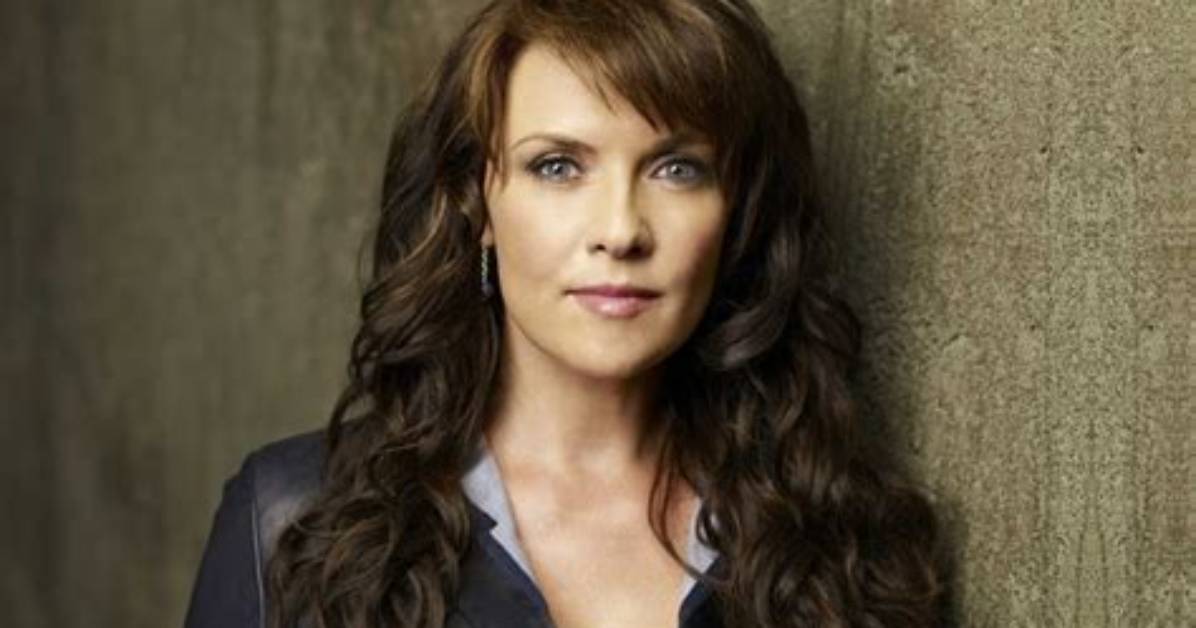 10 Must-Know Facts About Amanda Tapping