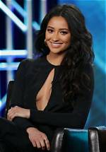 Blogvibe | Shay Mitchell (Tv Actress)