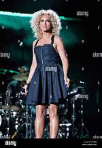 Fans of Singer Kimberly Schlapman Are Curious If the Singer Actually Has Natural Curly Hair- Details to Know
