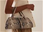 Honeys Purse Isn't Worth a Boo Boo as Here Comes Her Whopping Fortune Thu 21 July 2022 10: ·