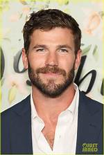 Is Austin Stowell Gay? Girlfriend or Boyfriend – Keep Breathing Actor Sexuality