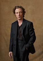 Jeremy Allen White's Chicago Residency Explored