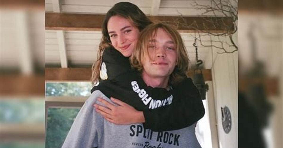 Moonfall: Is Charlie Plummer Gay? Girlfriend or Partner