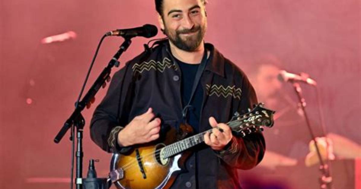 Noah Kahan's Siblings: the People Behind His Journey