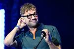 Uncover the Intriguing Truth Behind Damon Albarn and Suzi Winstanley's Relationship